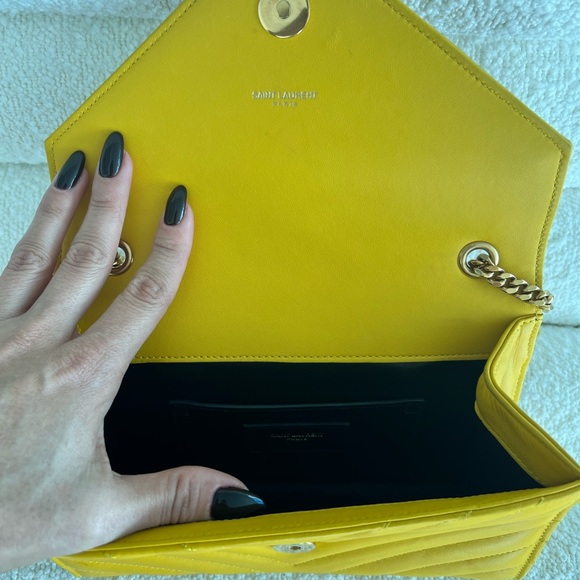 Saint Laurent Classic Monogram Satchel Matelasse Chevron
Leather Small yellow - Picture 6 of 7